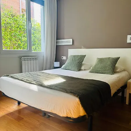 Ulia Apartments- Garden Boutique & 1 Free Parking Space