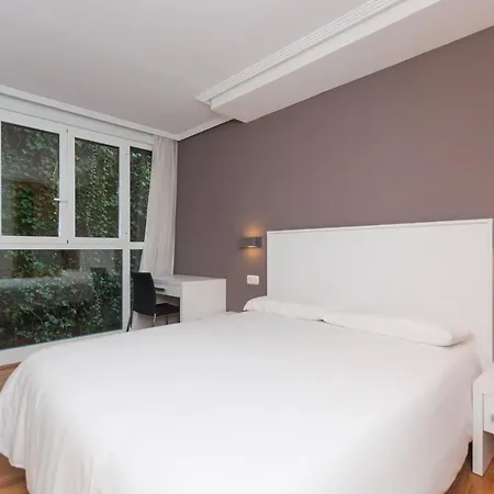 Ulia Apartments- Garden Boutique & 1 Free Parking Space Appartement