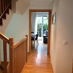 Ulia Apartments- Garden Boutique & 1 Free Parking Space 아파트 *