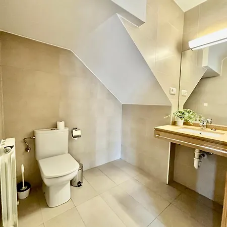 Апартаменти Ulia Apartments- Garden Boutique & 1 Free Parking Space