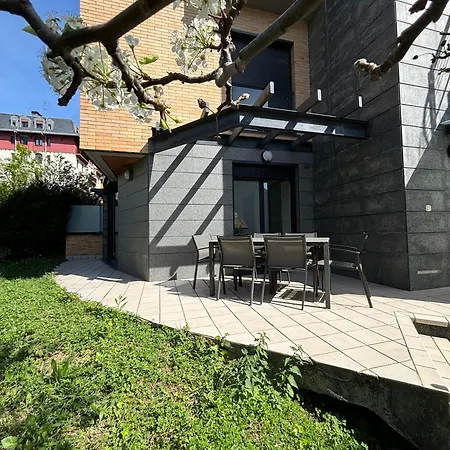 Ulia Apartments- Garden Boutique & 1 Free Parking Space *